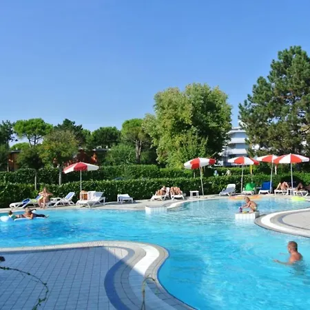 With Shared Pool For Eight Guests * Bibione