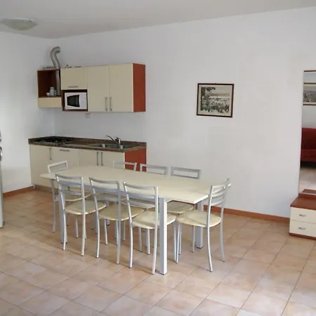 With Shared Pool For Eight Guests Apartment *