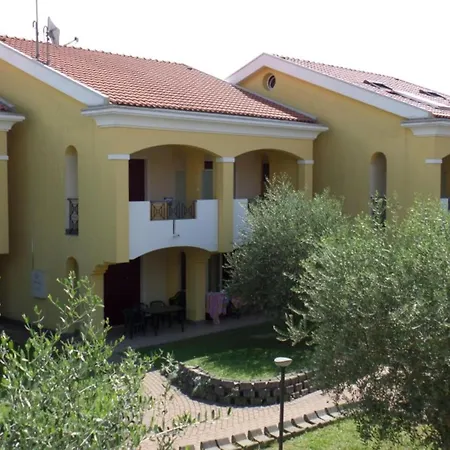 Apartment With Shared Pool For Eight Guests *